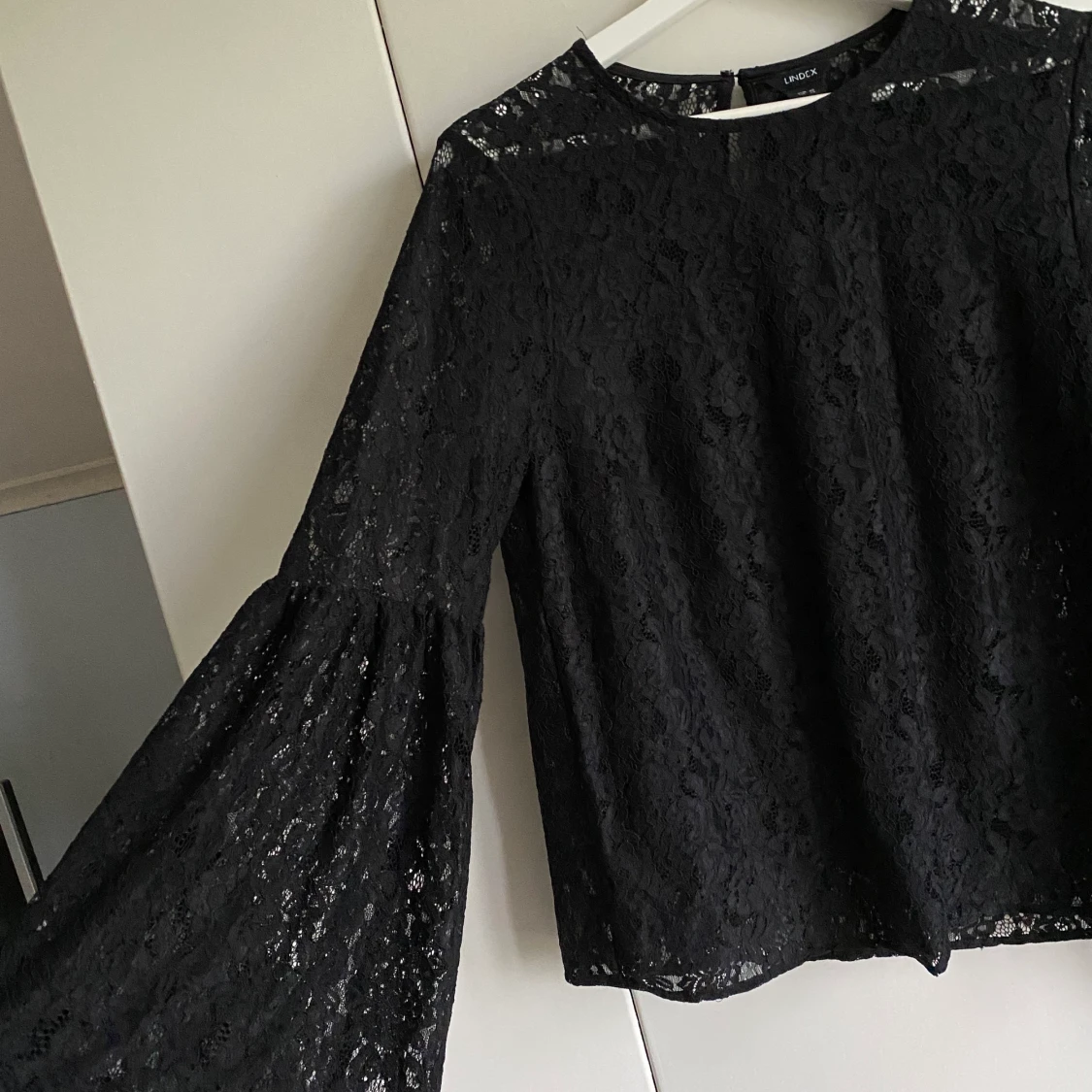 Supersnygg svart spetstopp - 90