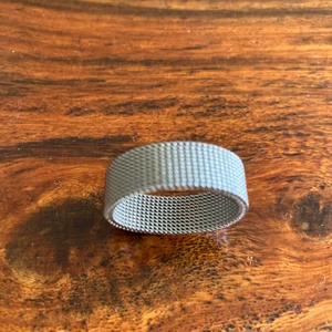 Edblad ring - Fin mjuk ring från Edblad. Ringen är 20-21 mm svår att mäta då den är mjuk och böjer sig. Titta gärna på mina andra annonser för samfrakt. Frakt 11kr