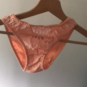 Fina viral underkläder! - Vintage från 90 talet och i nyskick! Dem passat storlek 34-36 i botten och är gjord 90% bomull! 90kr inkluderad frakt💕