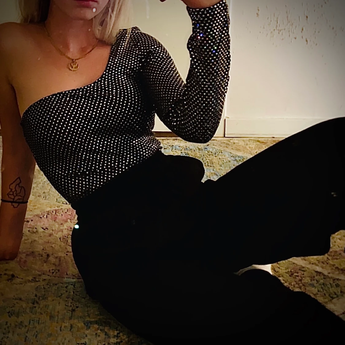 One-shoulder glitter topp XS - 90