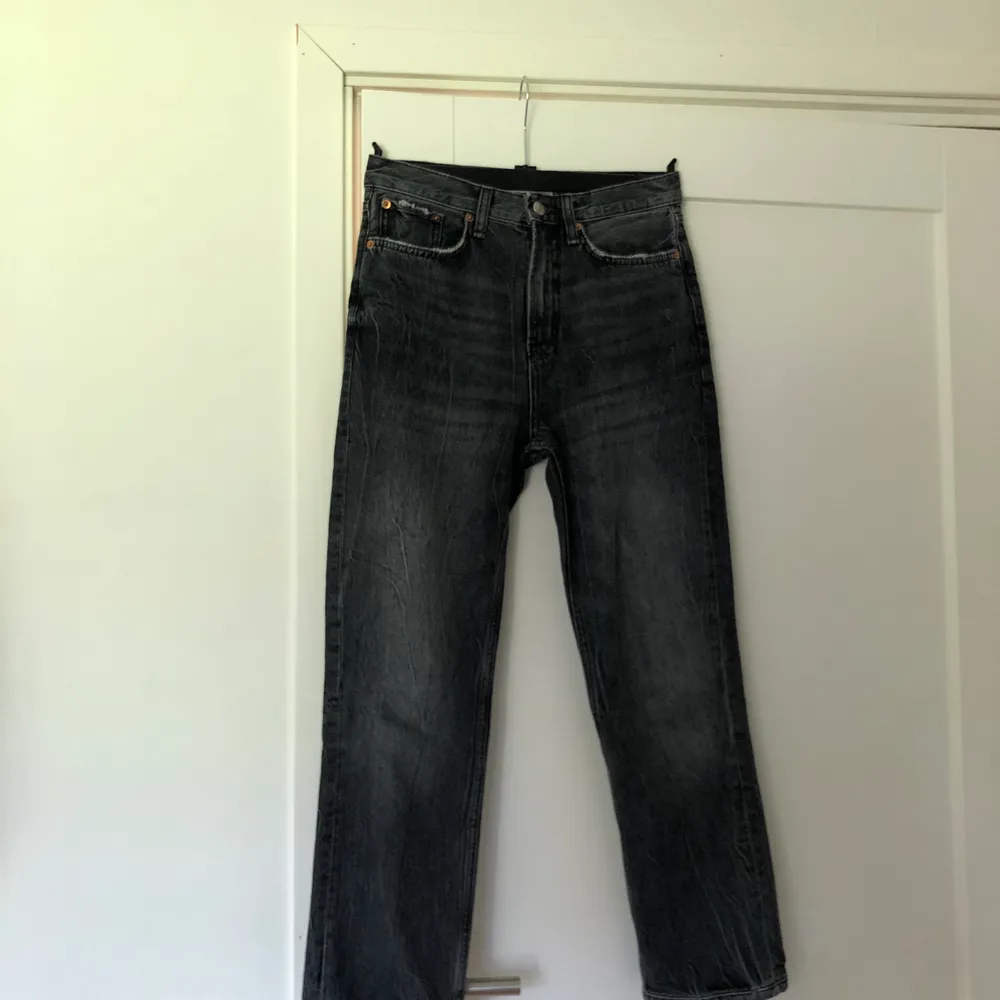 Ett par ganska raka jeans från zara som jag inte längre får på mig:/❤️❤️. Jeans & Byxor.