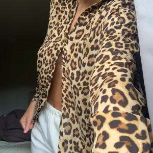 Leopard skjorta  - Superfin leopard skjorta! Aldrig använd!