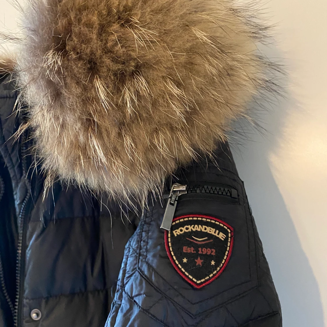 Rock and blue jacka  - 90