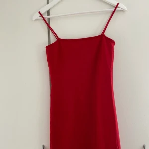 Hm linneklänning - Använd en gång. Tight linne i klänningslängd. Storlek S