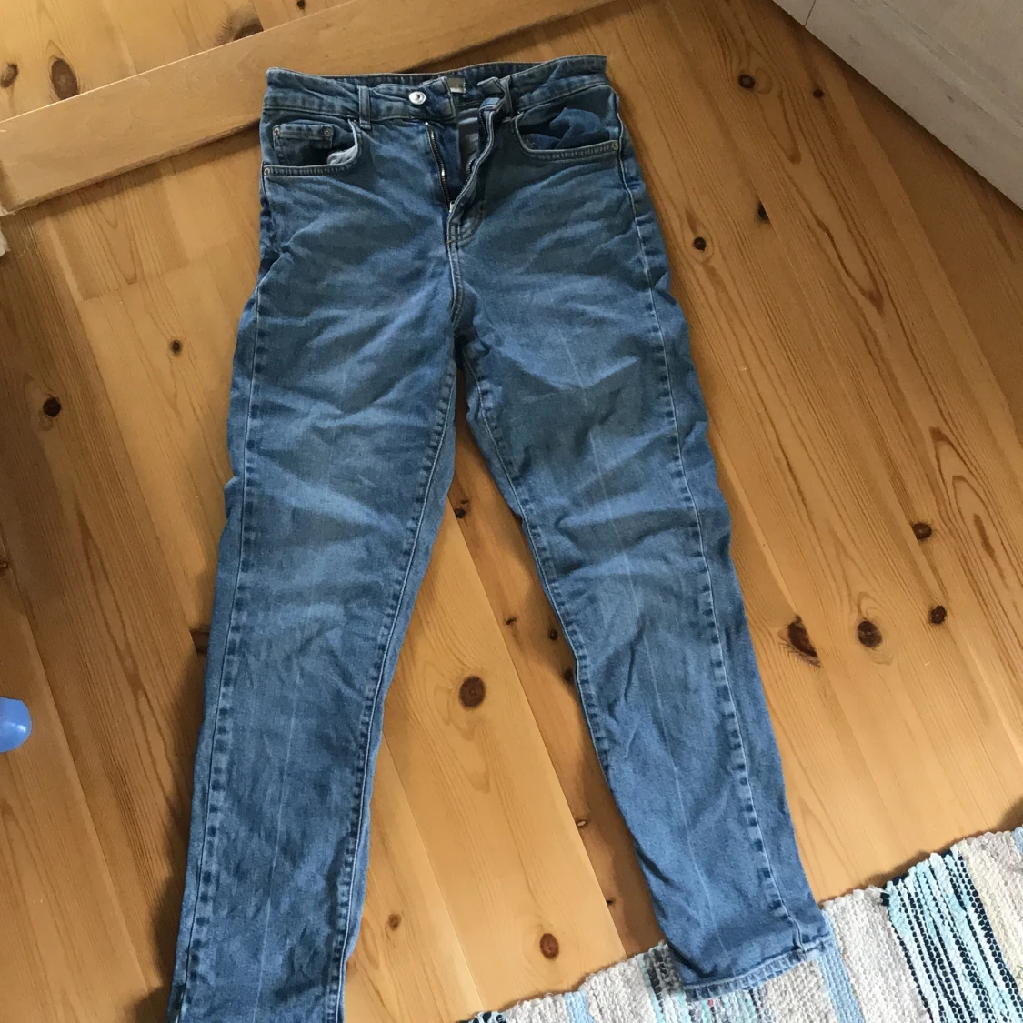 Mom jeans från Gina tricot 