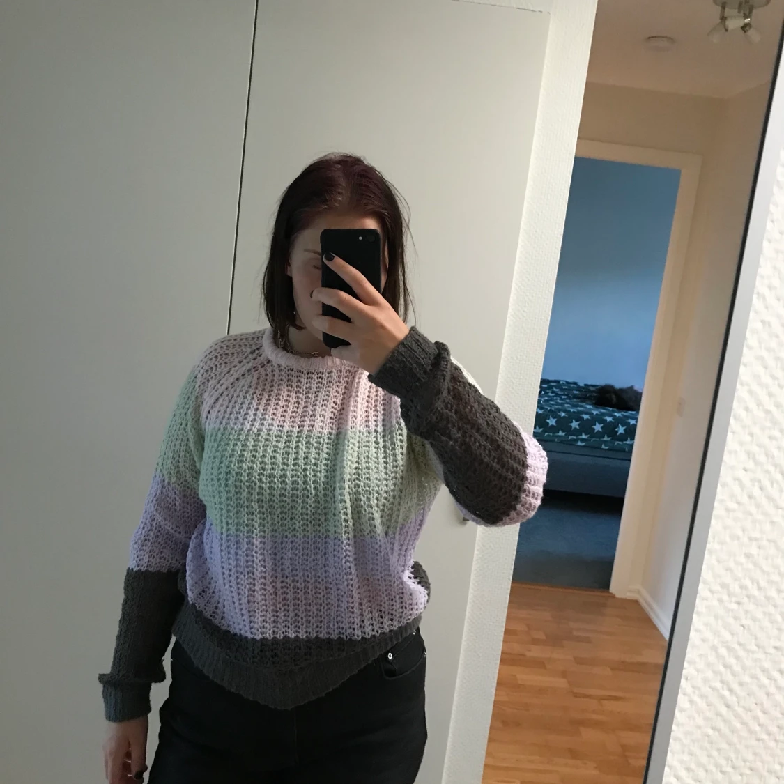 Flerfärgad stickad tröja