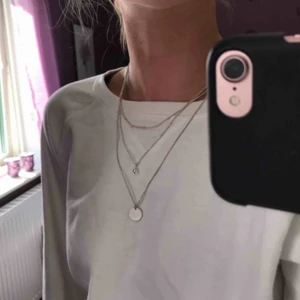  - superfint silvrigt halsband, tredelat Köparen står för frakten (11kr) ✨