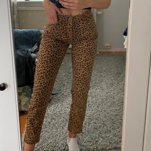 Leopard byxor  - Leopard jeans från Gina, as snygga men har kommit till användning 
