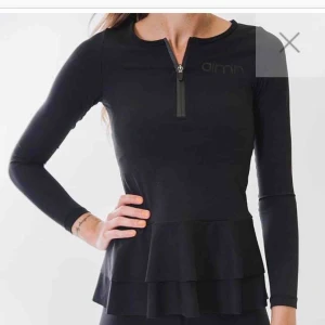  - Säljer en helt ny topp från aimn! Aldrig använd med lappen kvar, säljer pga för liten för mig! Den är jättesnygg och kan användas till både träning och chill. Ord pris: 500kr! Frakten är inkl. Frakt! 