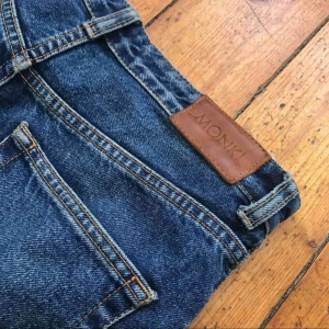  - Ett par snygga jeans från monki! dom är i jättefint skick. Priset går alltid att diskutera! Köparen står för frakten😘 