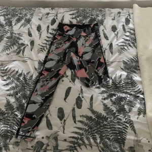  - Snygga träningstights,använda ett fåtal gånger. 