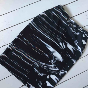  - Helt oanvänd tight kjol från sweet sktbs, strl L. Exklusive frakt