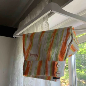  - Y2K kjol ifrån Prada! Älskar men lite för kort för mig. Kom med egna prisförslag! 