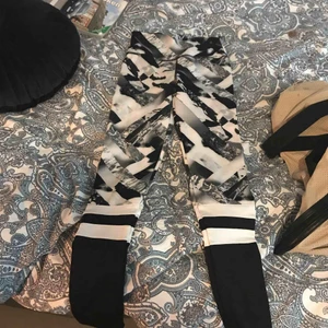  - Snygga tränings tights  Kan mötas upp i Veddige, Varberg och Falkenberg  knappt använda 