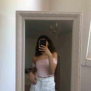  - Oanvänd rosa topp, jättefin på men väljer att sälja den då jag inte använt den.