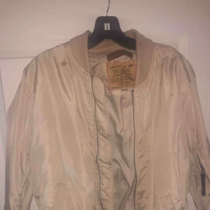 Alpha jacka - Alpha jacka Färg:Beige