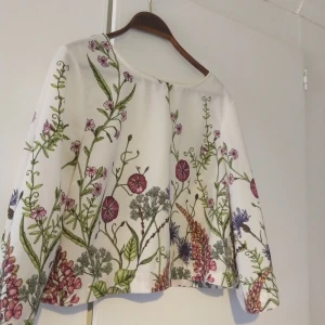  - Somrig croptop, 30 kr + frakt 