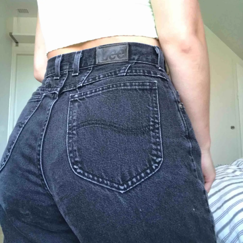 Svarta Lee-jeans i väldigt bra skick!. Jeans & Byxor.