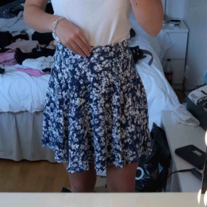  - Blommig kjol från Cubus 