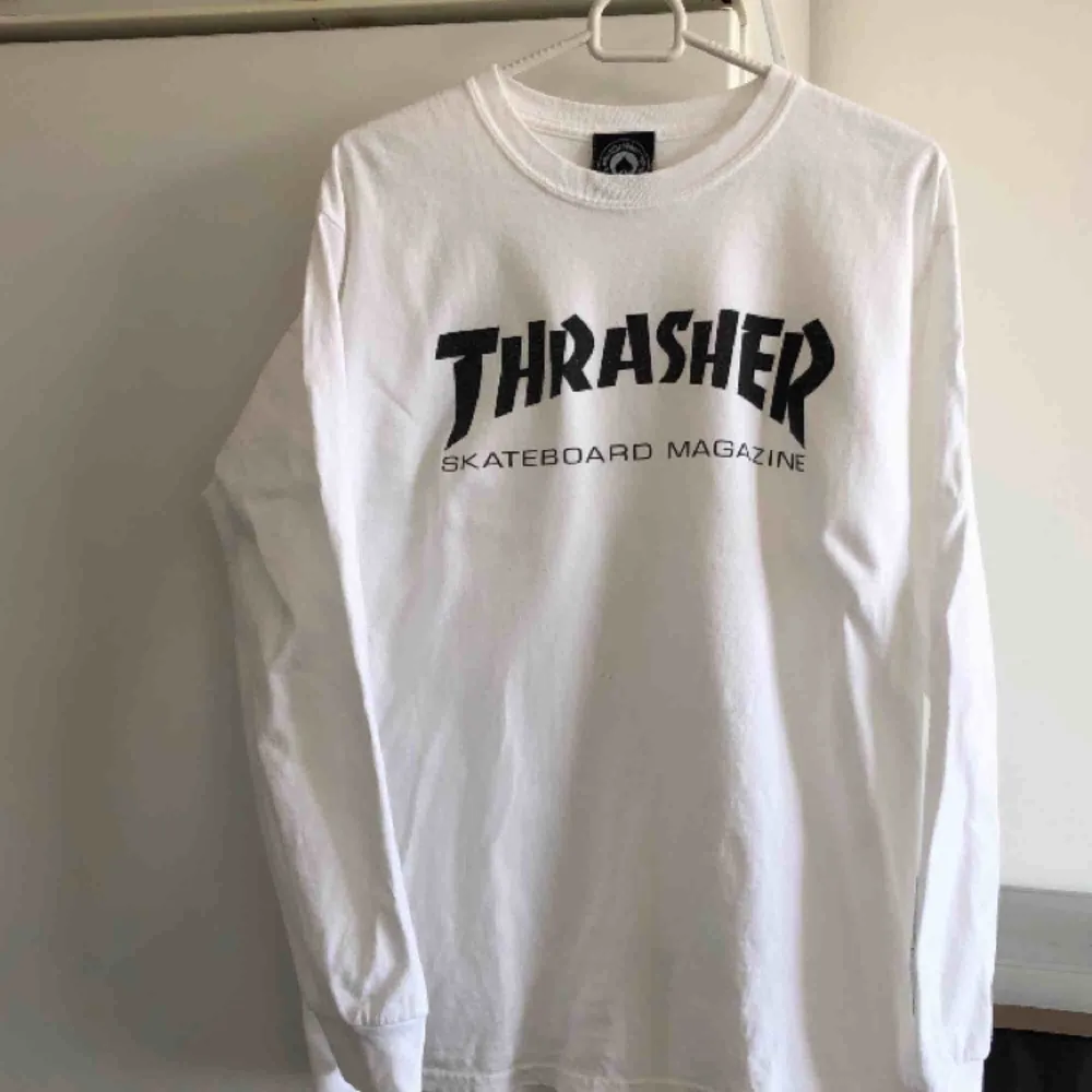 Thrasher tröja långärmad  storlek Medium , den är fläckfri och i bra skick!. Toppar.