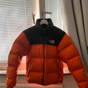  - TNF Nuptse  Jacket 8/10   Oversized fit   Passa på att fynda fetaste vinterjackan nu för ett billigt pris  Kan sänka priset vid snabb affär