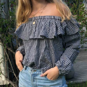  - Så snygg tröja från bik bok. Bara använd en eller två gånger. Jättebra skick! Köparen står för frakten😊