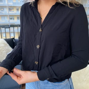 Skjorta GinaTricot - Tunn skjorta som ej används