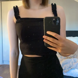 Linne - Jättefint linne! Passar till allt! Frakt till kommer🖤