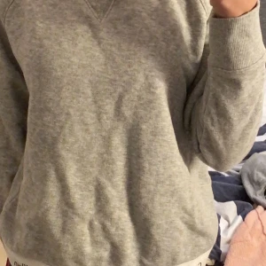 Calvin Klein tröja - Äkta Calvin Klein super snygg, kostar 350kr men säljer den för 150kr🤍