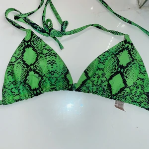 Bikini topp - Bikinitopp från märket Shein! Storlek XS men passar någon med ganska stora bröst.