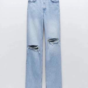 Sparsamt andvända håliga jeans ifrån zara! Sjukt snygga❤️ St 36