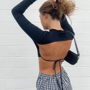 Open back top - Helt oanvänd med prislapp kvar, säljer då den tyvärr inte passade mig. Slutsåld på hemsidan. ❤️ Storlek M, men skulle mer säga att det är en S. (Första bilden är lånad)