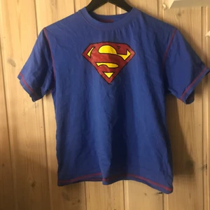 ball superman tröja - så cool😭 men den används aldrig av mig 