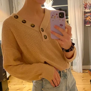 Stickad tröja - Jättemysig tröja som tyvärr inte kommer till användning längre, hör av dig om du har några frågor✨