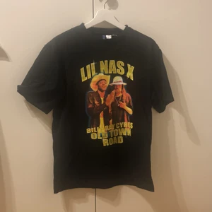 Overzised t shirt  - Aldrig använd, overzised frakten ink priset 