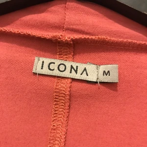 Cardigan helt ny! - ’Aldrig använd. Jättefint och skönt material. 