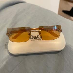 Bruna solglasögon från Dolce and Gabbana🥰 buda från 250kr🥰