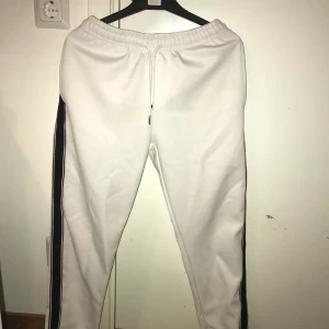 Pier one mjukisar storlek M - Knappast använda, nästan helt nya och väldigt bra skick