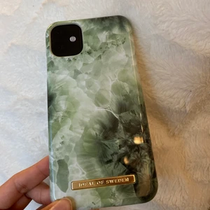 Ideal of sweden  - Säljer ett helt nytt skal från ideal of sweden som jag fick i ett samarbete men som tyvärr inte kommit till användning. Frakt tillkommer. Passar iPhone 11
