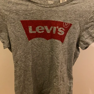 Levis t-shirt - Säljer då den inte kommer till användning☺️☺️
