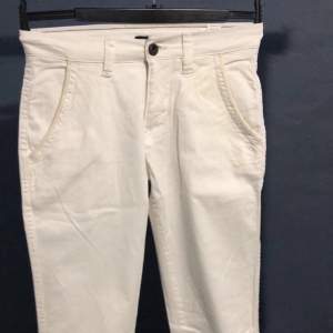 Vita Lindbergh jeans med bra kvalite, aldrig använda