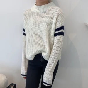 Tröja ifrån lager 157 - Använd fåtal gånger, väldigt skön och inte alls stickig. Frakt 37kr🤍💙