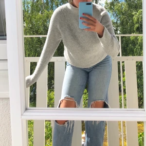 Grå mysig tjocktröja  - Perfekt tröja till hösten, material och färg ser ni på bild 2. Köparen står för frakten ::)