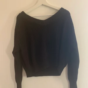 Svart stickad tjocktröja  - Svart stickad tjocktröja från Ginatrico storlek s 