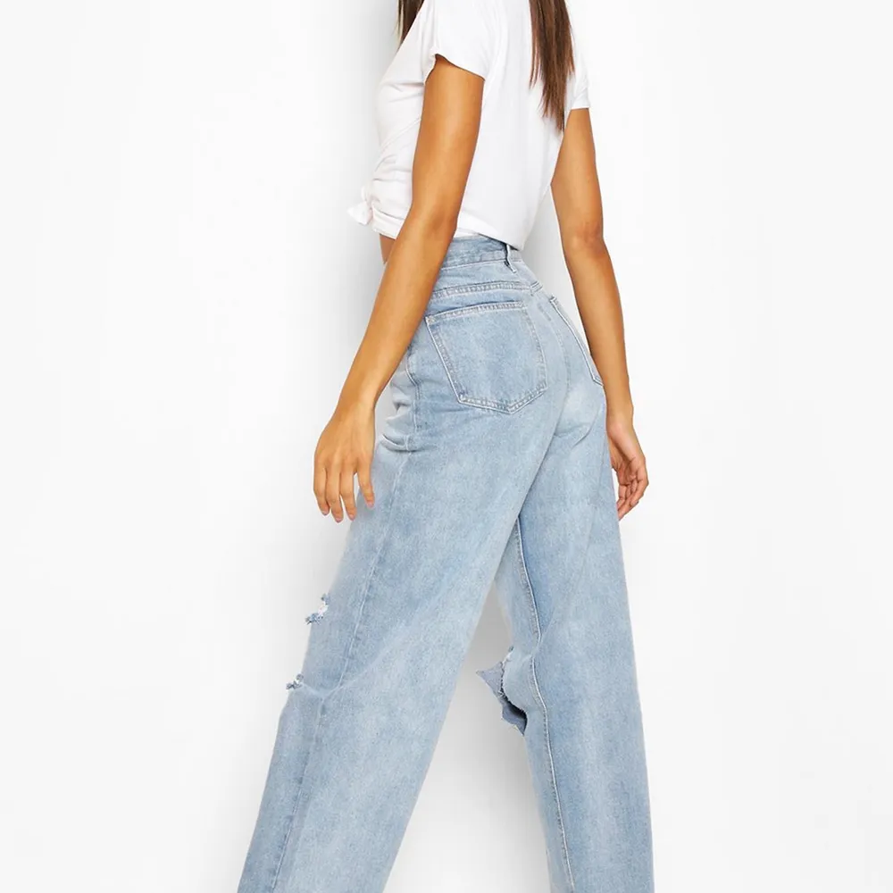 Oanvända boohoo tall boyfriend jeans i storlek 38. Jeans & Byxor.