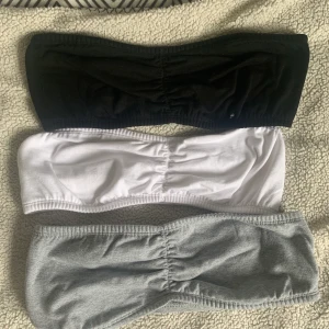 Bandeu bh  - Helt oanvända bandeu BH i 3 olika färger. Alla kostar 100 kr tillsammans. Skriv för fler frågor/bilder! Storlek M. 😍