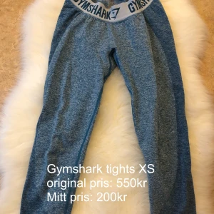 GYMSHARK TIGHTS XS - Dessa är väldigt sparsamt använda, men är fortfarande i använt skick! om du vill se fler bilder är det bara att fråga! De passar xs/s