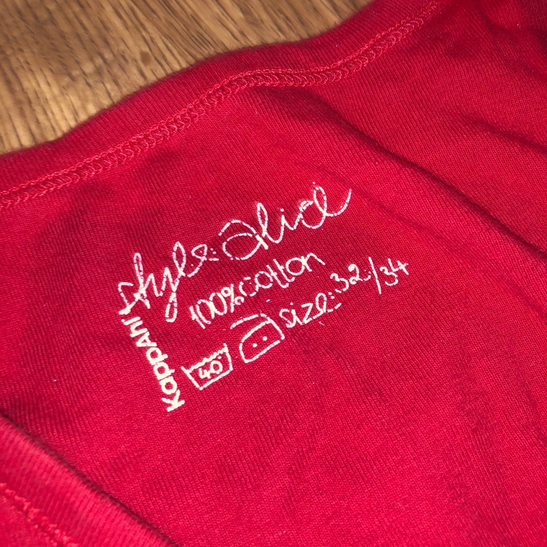 Röd kortärmad - 90