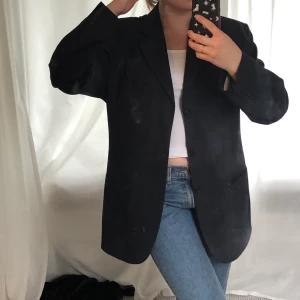 Oversize kavaj - Oversize kavaj i svart/grå färg. Passar S-L beroende på hur den ska sitta.