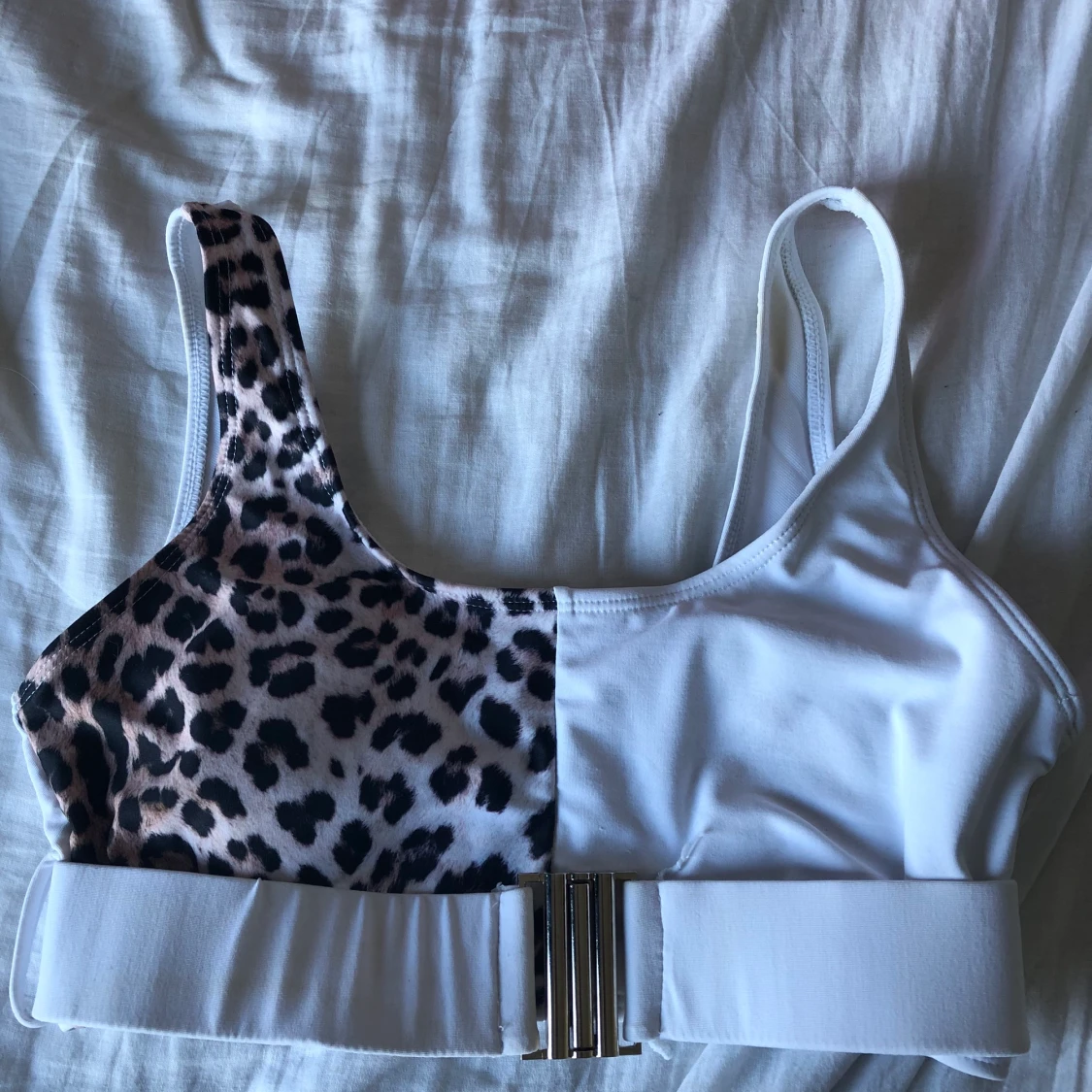 Leopard/vit bikini överdel